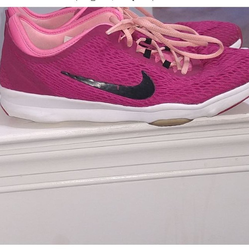 Nike Women's Pink Knit-Fabric Comfort Sneakers Shoes 7.5